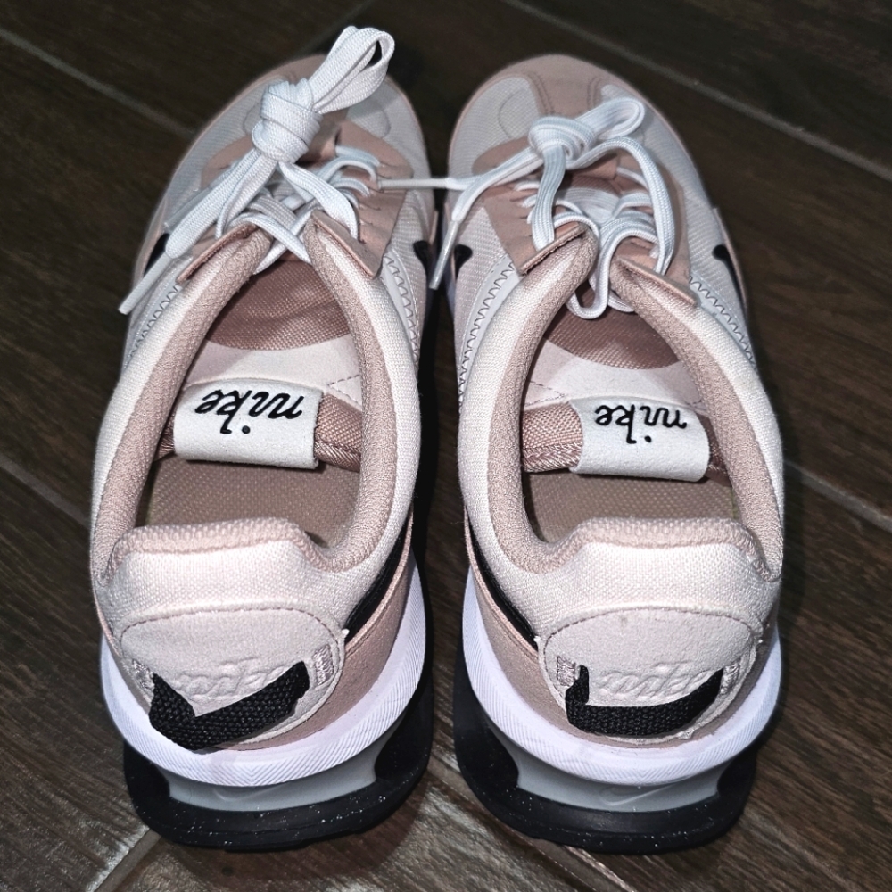 Nike Air Max Pre-Day Women's 9.5 Light Bone/Sanddrift/Iron Grey/White - Picture 8 of 8